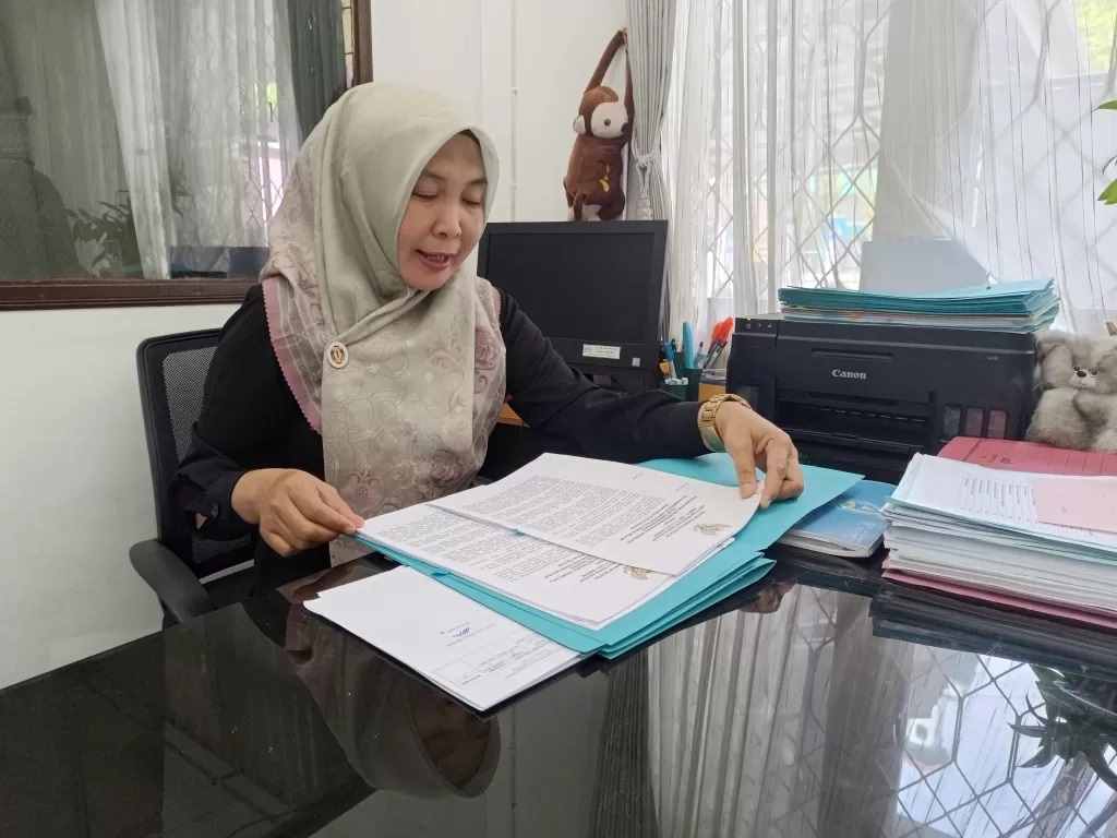 Kabid Administrasi, Data dan Informasi Kepegawaian ASN BKPSDM HSS, Siti Mahmudah. (FOTO SALAHUDIN/RADAR BANJARMASIN)