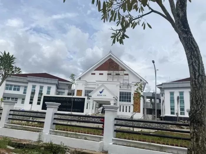 OBJEK KASUS: Gedung BPOM Banjarmasin yang baru di Banjarbaru, dipotret Senin (27/2). (FOTO: M OSCAR FRABY/RADAR BANJARMASIN)