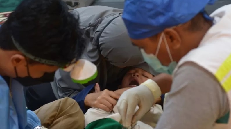 KHITAN: Acara sunatan massal di Banjarmasin, beberapa waktu lalu (FOTO: WAHYU RAMADHAN/RADAR BANJARMASIN)