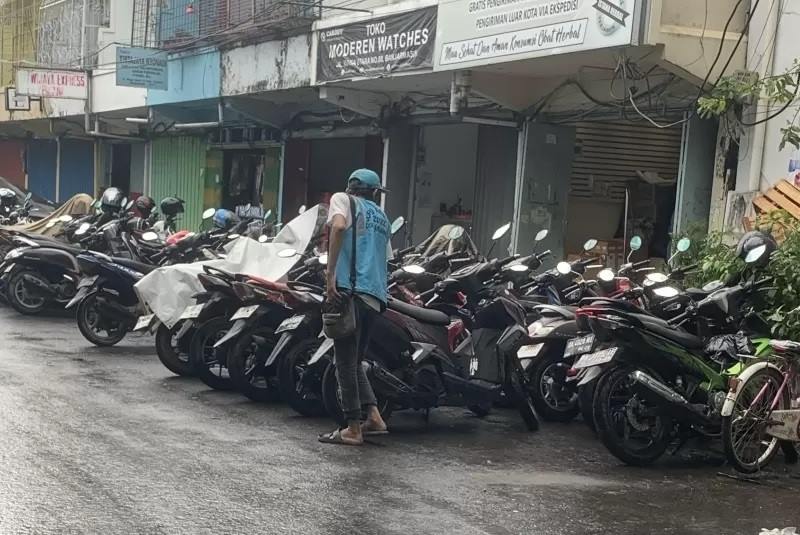 JUKIR: Juru parkir di kawasan Pasar Belauran, Banjarmasin Tengah.