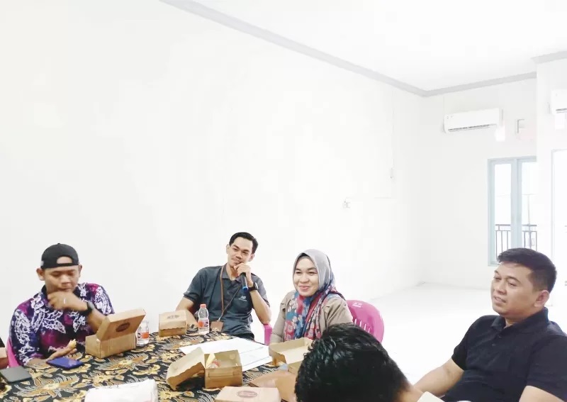 RAPAT PERSIAPAN: Bawaslu mempersiapkan perekrutan pengawas TPS di Hulu Sungai Tengah. (FOTO: JAMALUDDIN/RADAR BANJARMASIN.)