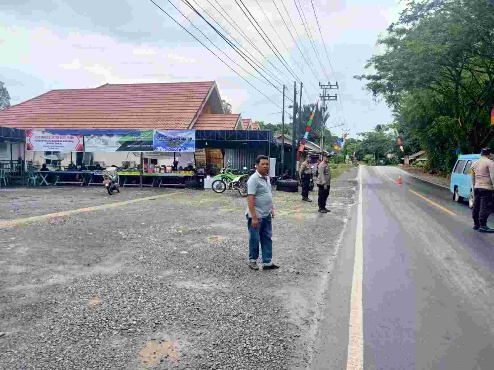 REST AREA: Tahun lalu warga Desa Bataratat Kecamatan Lokpaikat membuka rest area untuk jemaah haul Guru Sekumpul. (Foto: Radar Banjarmasin)