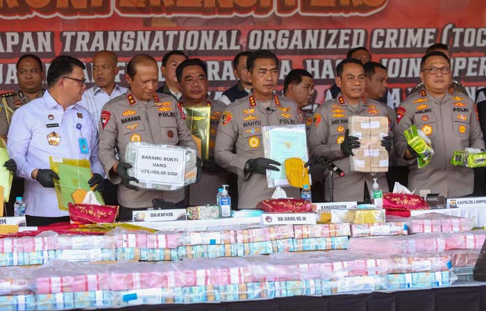 NARKOBA : Polri bekerja sama dengan Royal Malaysia Police, Royal Malaysian Customs Departement, Royal Thai Police, dan US-Dea menangkap 884 tersangka dan menyita aset senilai Rp10,5 Triliun dari hasil TPPU atas pidana awal peredaran narkotika jaringan int