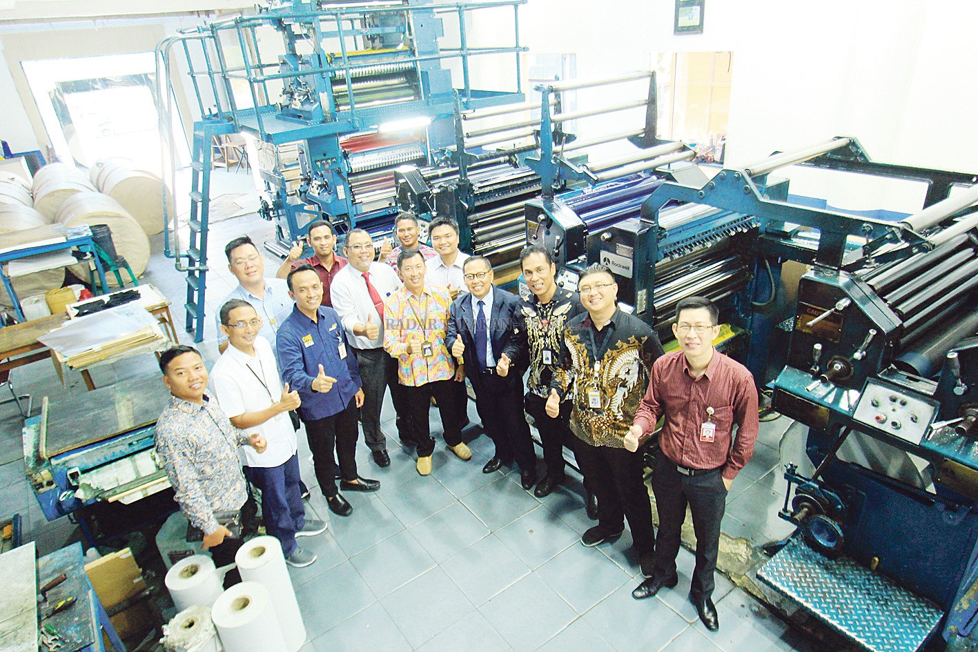 SILATURAHMI: Pimpinan perbankan saat melihat langsung percetakan Radar Tarakan di Gedung Silver, Kamis (2/1).