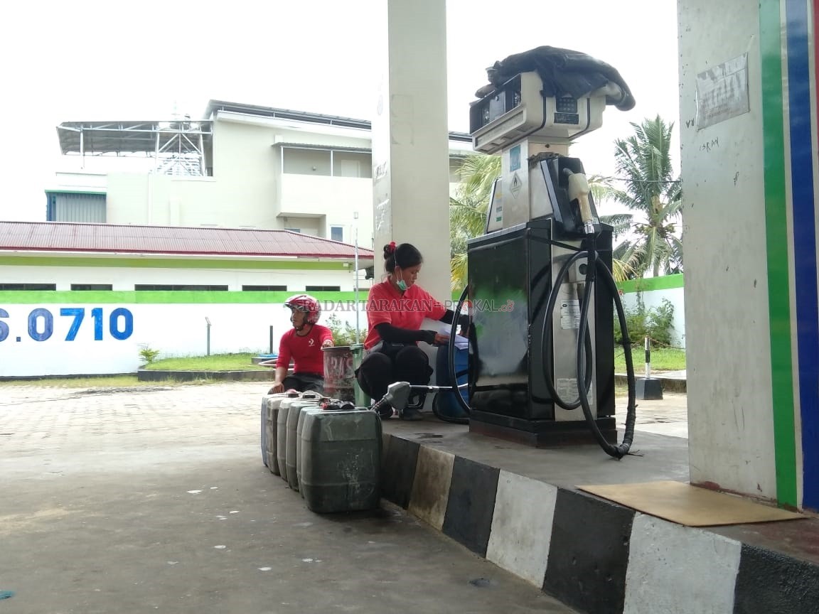 NELAYAN BUTUH BBM: Nelayan mengaku kebingungan atas kesepakatan adanya toleransi penggunaan jeriken hingga 12 Januari.