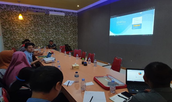 SOSIALISASI: BPJS Ketenagakerjaan Cabang Tarakan melakukan sosialisasi SIIP Online ke beberapa pengurus perusahaan di Malinau, kemarin (9/1). FOTO: IST