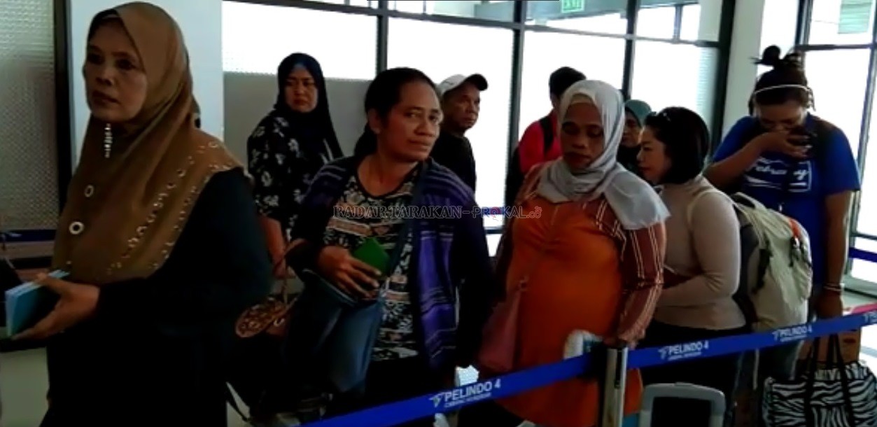 AKTIVITAS DI PELABUHAN: Aktivitas penumpang di pelabuhan saat ini menjadi perhatian khusus pihak KP Kelas II Tarakan Wilker Nunukan dan Dinkes Nunukan, guna mengantisipasi masuknya penderita virus corona.