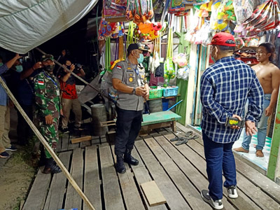 DIPERPANJANG: Kapolres Malinau AKBP Agus Nugraha, SIK, SH, MH, Dandim 0910/Mln Letkol Inf. Nopid Arif, S.Sos, M.Han dan Sekda Kabupaten Malinau Dr. Ernes Silvanus, S.Pi, MM saat melakukan sosialiasi penerapan jam malam di Malinau.  FOTO: IST