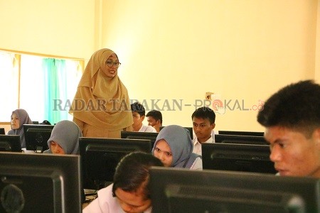 PENERIMA DIKURANGI: Setidaknya akan ada ratusan guru di daerah perbatasan yang kehilangan tunjangan khusus karena adanya pemangkasan anggaran di Kemendikbud./RADAR NUNUKAN