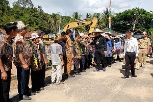 TERUS MAJU: Perubahan demi perubahan untuk maju dan sejahtera terlihat di daerah perbatasan dan pedalaman. Tampak Bupati Malinau Dr. Yansen TP, M.Si saat berkunjung ke Desa Data Dian, Kecamatan Kayan Hilir awal tahun 2020./DOK