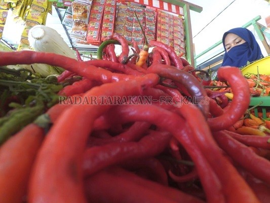 STABIL: Hingga H-4 Idul Adha harga sembako di Pasar Induk  tidak ada  kenaikan secara signifikan./RACHMAD RHOMADHANI/RADAR KALTARA