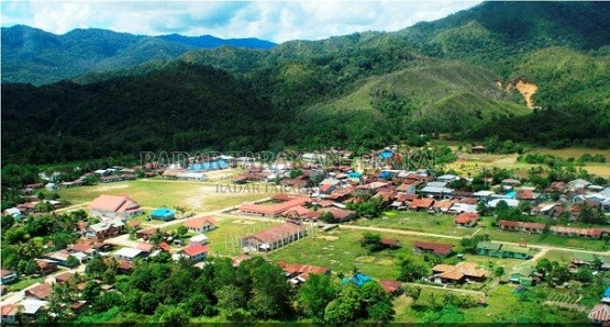 Krayan tampak dari udara. Akibat lockdown di Malaysia, warga Krayan turut merasakan dampak, karena kebutuhan pokok masih didominasi Malaysia.