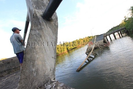 PERLU PERBAIKAN: Kondisi Pelabuhan Feri di Ancam, Kabupaten Bulungan yang sampai saat ini belum tersentuh perbaikan hingga kini sejak roboh 2017 lalu./RACHMAD RHOMADHANI/RADAR KALTARA