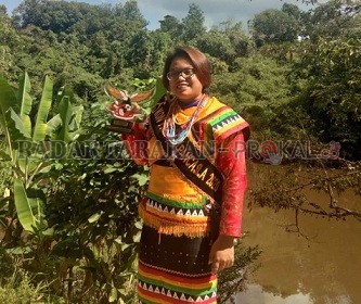 PENGHARGAAN: Sri Tiawati pendiri SAPS mendapatkan penghargaaan 75 ikon apresiasi Pancasila 2020 dari Badan Pembinaan Ideologi Pancasila (BPIP) RI./DOKUMEN PRIBADI UNTUK RADAR KALTARA