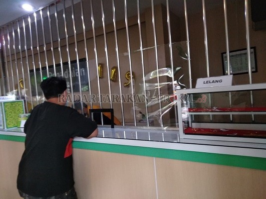 LANCAR: Aktivitas pelayanan di PT Pegadaian, Jalan Yos Sudarso./Agung/radar Tarakan