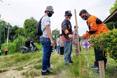 LOKASI APK: KPU, Bawaslu, tim paslon dan instansi terkait lainnya saat survei lokasi penempatan baliho APK yang difasilitasi oleh KPU, Kamis (24/9)./AGUS SALAM SANIP/RADAR TARAKAN