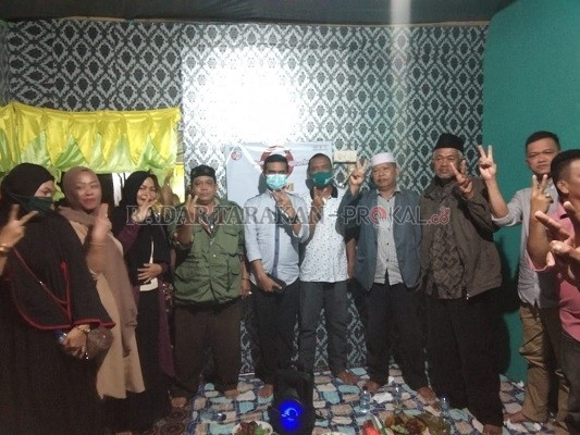 DUKUNG IRAW: Masyarakat Kampung Jagung Manis nyatakan siap mendukung Iraw di Pilgub 9 Desember mendatang./MASYARAKAT JAGUNG MANIS UNTUK RADAR TARAKAN