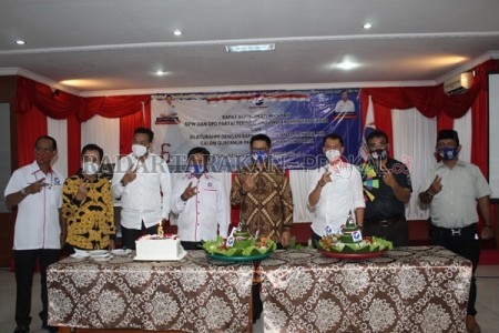 PARTAI PENGUSUNG: Calon gubernur petahana, Dr. H. Irianto Lambrie menghadiri HUT ke-6 Perindo di Hotel Grand Pangeran Khar, Tanjung Selor, Senin (2/11)./AGUS DIAN ZAKARIA/RADAR TARAKAN