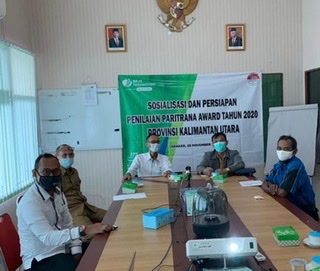 PERSIAPAN: Kepala Kantor BPJAMSOSTEK Cabang Tarakan Deni Syamsu Rakhmanto bersama  peserta lain usai mengikuti sosialisasi Paritrana Award Tahun 2020 secara Virtual di Ruang Rapat Kantor BPJAMSOSTEK Tarakan, Senin (16/11). FOTO: IST