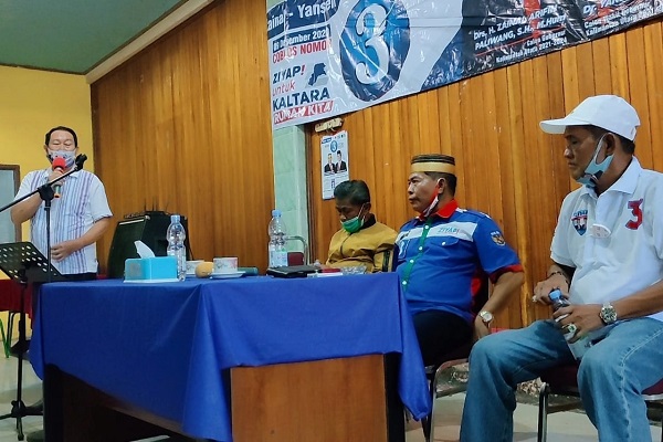 SAMPAIKAN ASIPIRASI: Pendeta Khalep Ramat saat menyampaikan aspirasi kepada calon Gubernur Kalimantan Utara (Kaltara) nomor urut 3, Drs. H. Zainal Arifin Paliwang, S.H, M.Hum.