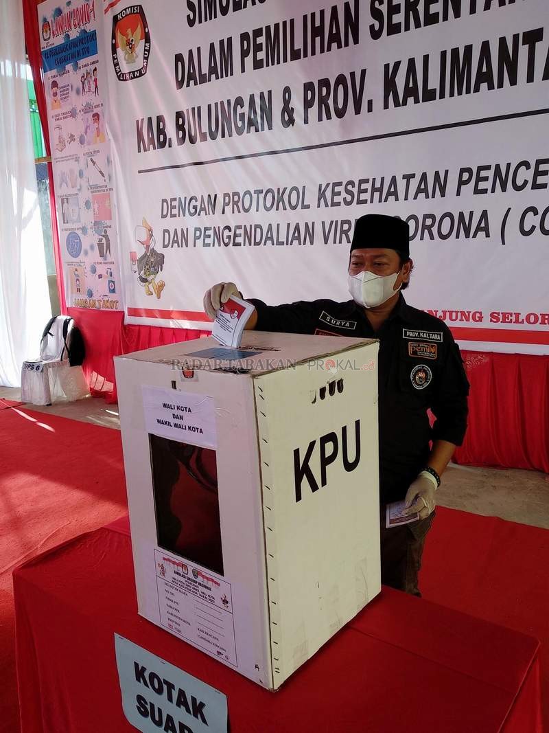 Simulasi pelaksanaan coblosan KPU.