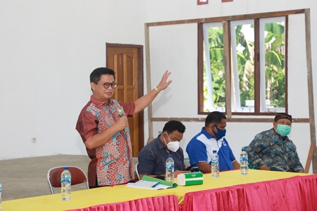 SUDAH TERBUKTI: Dr. H. Irianto Lambrie menjelaskan program yang sudah berjalan dan akan dikerjakan jika kembali terpilih sebagai Gubernur Kaltara kepada masyarakat belum lama ini.