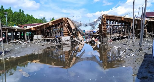Jembatan di Selumit Pantai, ambruk saat dikerjakan.