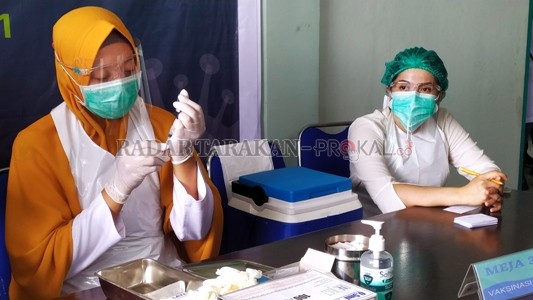 BAHAN EVALUASI: Hasil dari temuan KIPI di Kaltara, oleh Komda KIPI Kaltara nantinya akan disampaikan ke tingkat pusat sebagai bahan evaluasi untuk pelaksanaan vaksinasi Covid-19 yang dilakukan kepada TNI, Polri, pelayanan sosial, guru, tokoh agama dan lan
