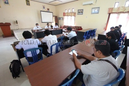 DIKUPAS: DPMD Bulungan mengupas tuntas permasalahan di sejumlah dalam rakor bersama pendamping desa./RACHMAD RHOMADHANI/RADAR KALTARA