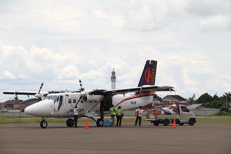 SOA: Proses pendistribusian barang subsidi tahun lalu ke wilayah perbatasan menggunakan angkutan udara./SOA: Proses pendistribusian barang subsidi tahun lalu ke wilayah perbatasan menggunakan angkutan udara.