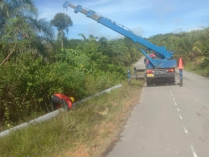 RIKO/RADAR TARAKAN PENGERJAAN TIANG LISTRIK: Hingga kini pencapaian pemasangan tiang listrik sudah mencapai 30 persen.
