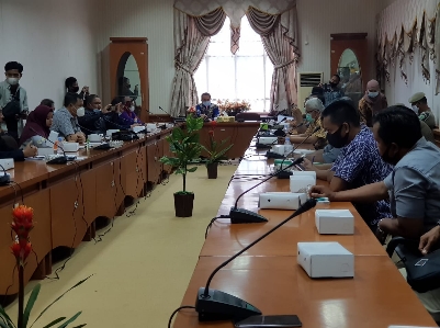 PERNAH DIRAPATKAN: Persoalan penanganan honorer bahkan pernah dihearingkan di DPRD Nunukan bersama instansi terkait di Pemkab Nunukan.