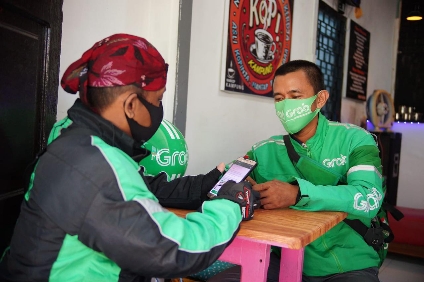 AKSES BARU: Grab menawarkan peluang penghasilan dengan layanan isi ulang saldo GrabKios kepada sesama mitra pengemudi.