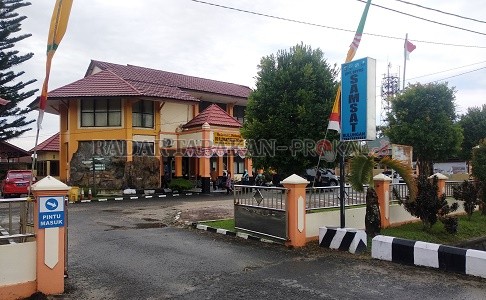 KEBIJAKAN: Samsat Tanjung Selor yang merupakan salah satu lokasi pembayaran pajak kendaraan bermotor di Kaltara./IWAN KURNIAWAN/RADAR KALTARA