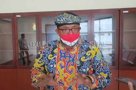 Rektor UBT, Prof. Adri Patton, M.Si saat ditemui Radar Tarakan usai kegiatan peresmian Gedung UT Tarakan, Senin (23/8)./Yedidah Pakondo//Radar Tarakan