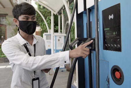 IST PELUANG BISNIS: PLN mengajak mitra usaha untuk membangun lebih dari 100 stasiun pengisian kendaraan listrik umum (SPKLU)