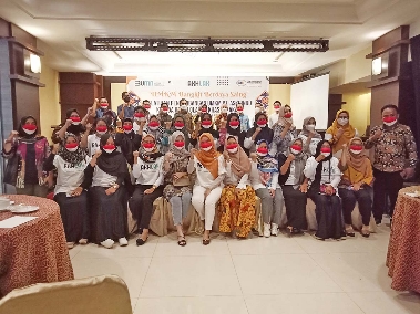 FOTO BERSAMA: Peserta UMKM hadiri pelatihan yang digelar PT Askrindo (Persero) Tarakan di Bulungan Room Tarakan Plaza, Sabtu (25/9).