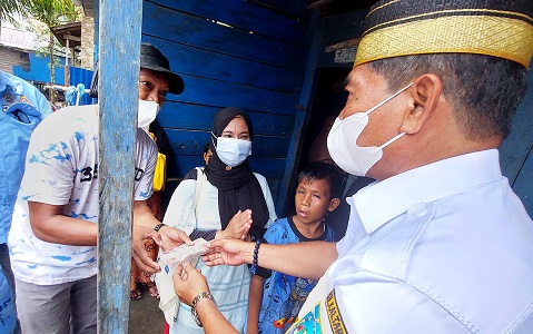 ADPIM UNTUK RADAR TARAKAN	 KEPEDULIAN: Gubernur Kaltara Drs. H. Zainal A Paliwang S.H, M.Hum bersama korban kebakaran usai meninjau dan memberikan bantuan uang tunai.