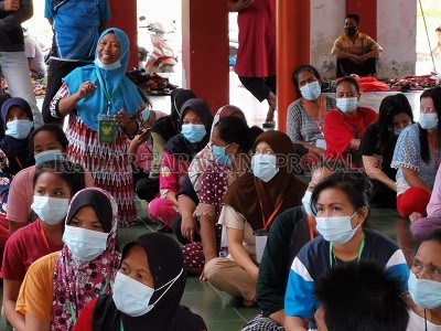 DEPORTAN: Empat dari ratusan PMI yang dideportasi Kamis (21/10), adalah korban tindak pidana perdagangan orang./RIKO ADITYA/RADAR TARAKAN