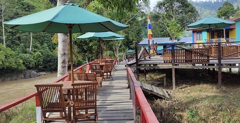 DESA WISATA: Homestay yang dibangun sebanyak 18 unit di bantaran daerah aliran Sungai Sumantibol, Lumbis Pansiangan. FOTO: DOKUMENTASI CAMAT LUMBIS