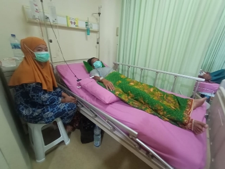 TERBARING: Muhammad Asrar menjalani perawatan di RSUD Kaltara. FOTO: AGUS DIAN ZAKARIA/RADAR TARAKAN