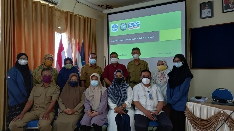 IST  SOSIALISASI: Dosen Prodi Matematika UBT malakukan foto bersama dengan guru-guru dan mahasiswa usai menyelenggarakan sosialisasi MBKM.