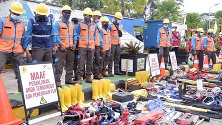 INT KESIAPSIAGAAN: PLN se-Kalimantan menggelar apel siaga menghadapi Natal dan Tahun Baru, di Balikpapan, Jumat (3/12).