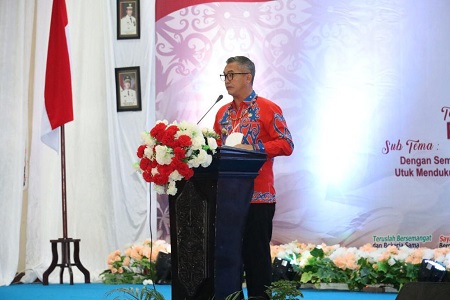 Hadi Aris Iskandar/Radar Tarakan SAMBUTAN: Bupati Wempi Wellem Mawa saat menyampaikan sambutan pada acara Peringatan Hari Ibu di ruang Tebengang Kantor Bupati Malinau.