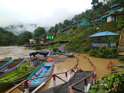 HADAPI BANJIR: Kenaikan air Sungai Sembakung dan Sungai Pansiangan prediksi sudah naik mencapai 10 meter dari dasar sungai. FOTO: DOKUMENTASI CAMAT LUMBIS UNTUK RADAR TARAKAN
