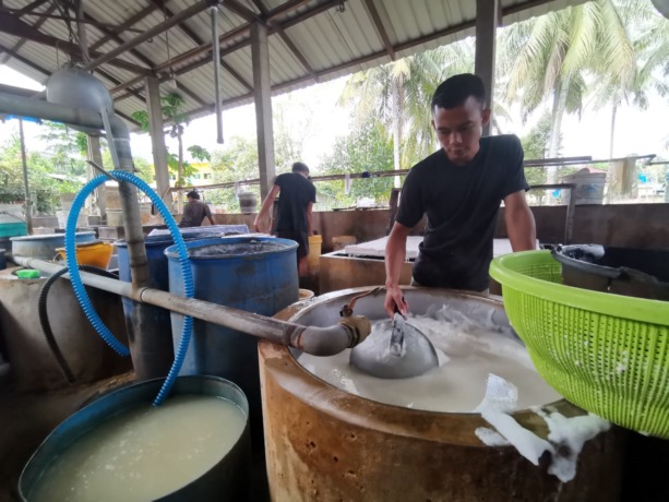 PABRIK TAHU-TEMPE: Kenaikan harga kedelai di Indonesia belum berdampak signifikan di daerah. FOTO: RIKO ADITYA/RADAR TARAKAN
