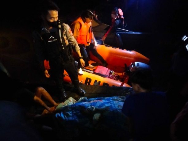 DIEVAKUASI: Salah satu pemuda ditemukan meninggal dunia usai lompat ke Sungai Kayan. (IST
