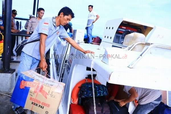 MINIMAL DOSIS PERTAMA: Berlayar menggunakan speedboat reguler ke Tarakan wajib menunjukan sertifikat vaksin minimal dosis pertama. FOTO: BANK DATA/RADAR TARAKAN