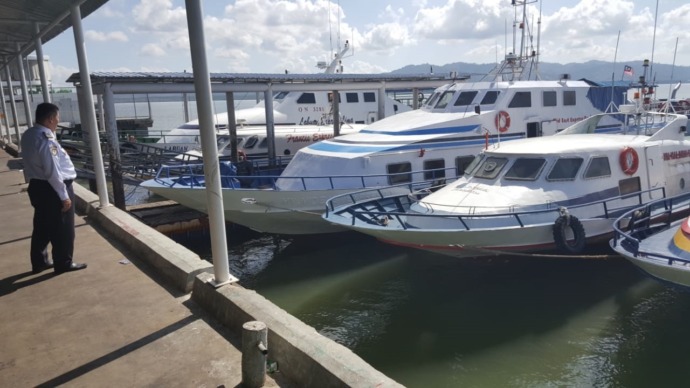 MASIH SEPI: Meski pintu jalur internasional antar negara Nunukan-Tawau sudah dibuka, aktivitas penumpang keberangkatan ke Tawau, Malaysia masih sepi. FOTO: RIKO ADITYA/RADAR TARAKAN