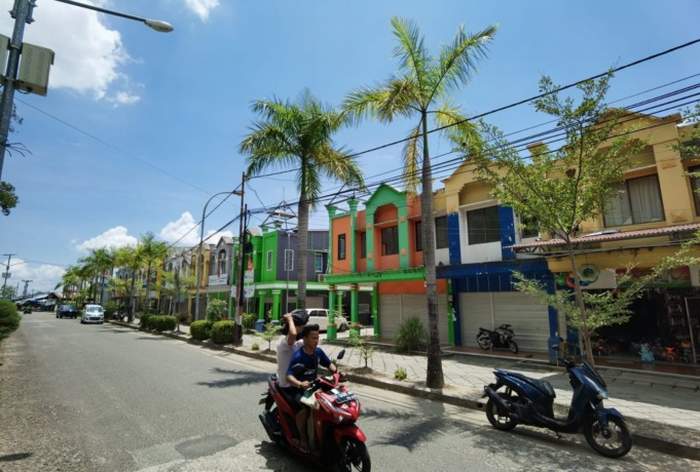 RAMAI: Ruko Tanah Merah Liem Hie Djung Tanah Merah, Nunukan Barat hingga saat ini terlihat masih ramai yang menempati./RIKO ADITYA/RADAR TARAKAN